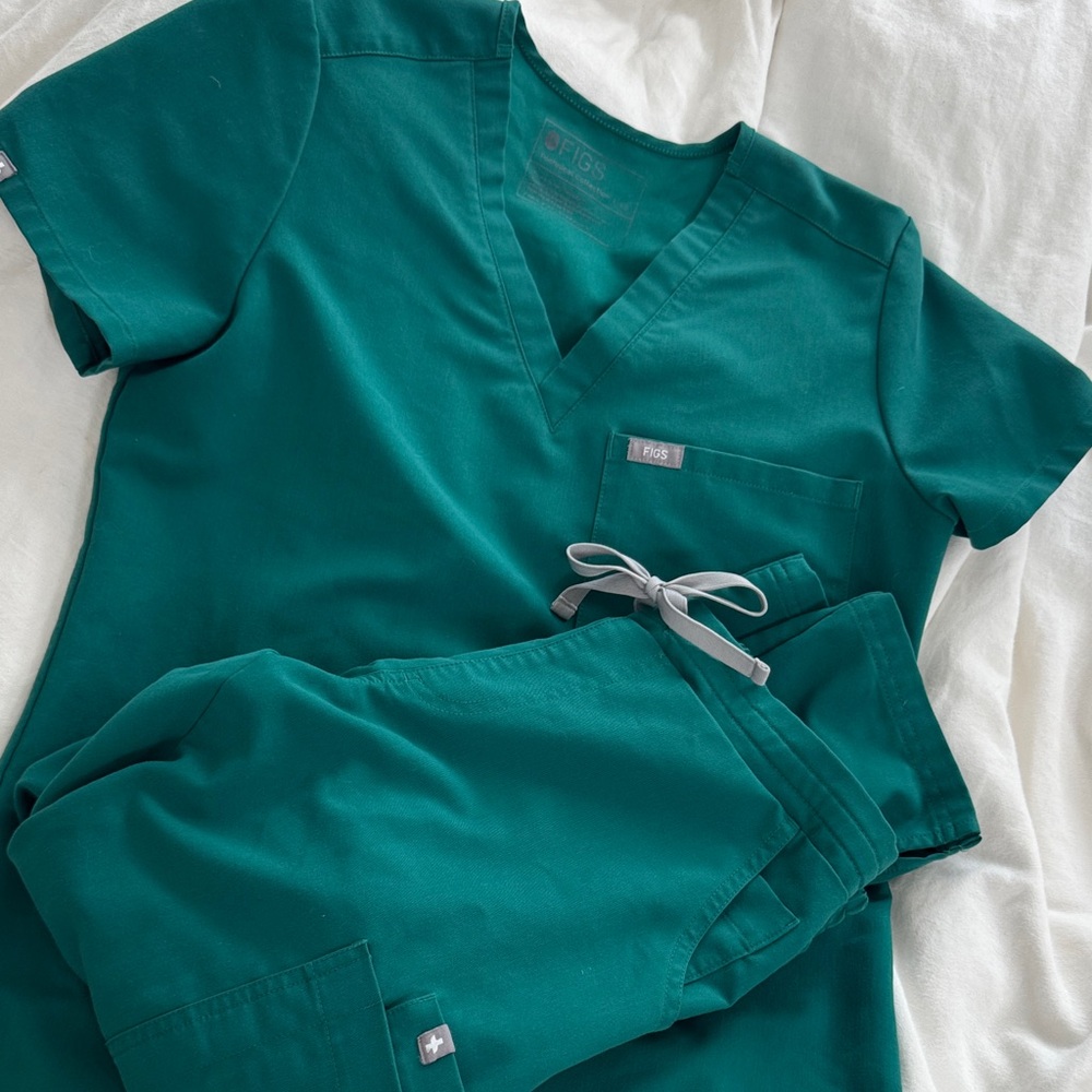 Figs green XS top / XSP bottoms Scrub Set